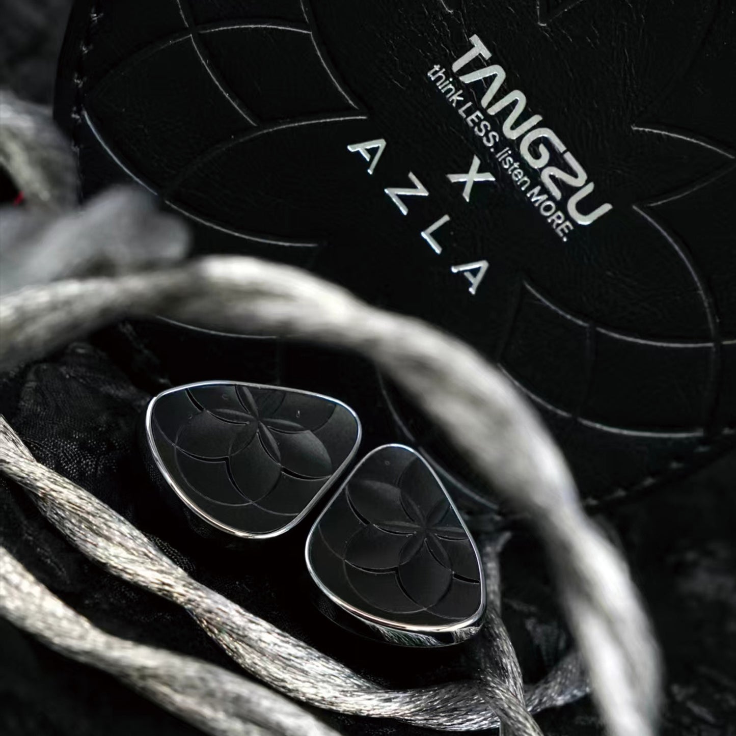 TANGZU X AZLA NOIR BLANC 1 Dynamic Driver 3 Balanced Armature Driver In-Ear Monitor