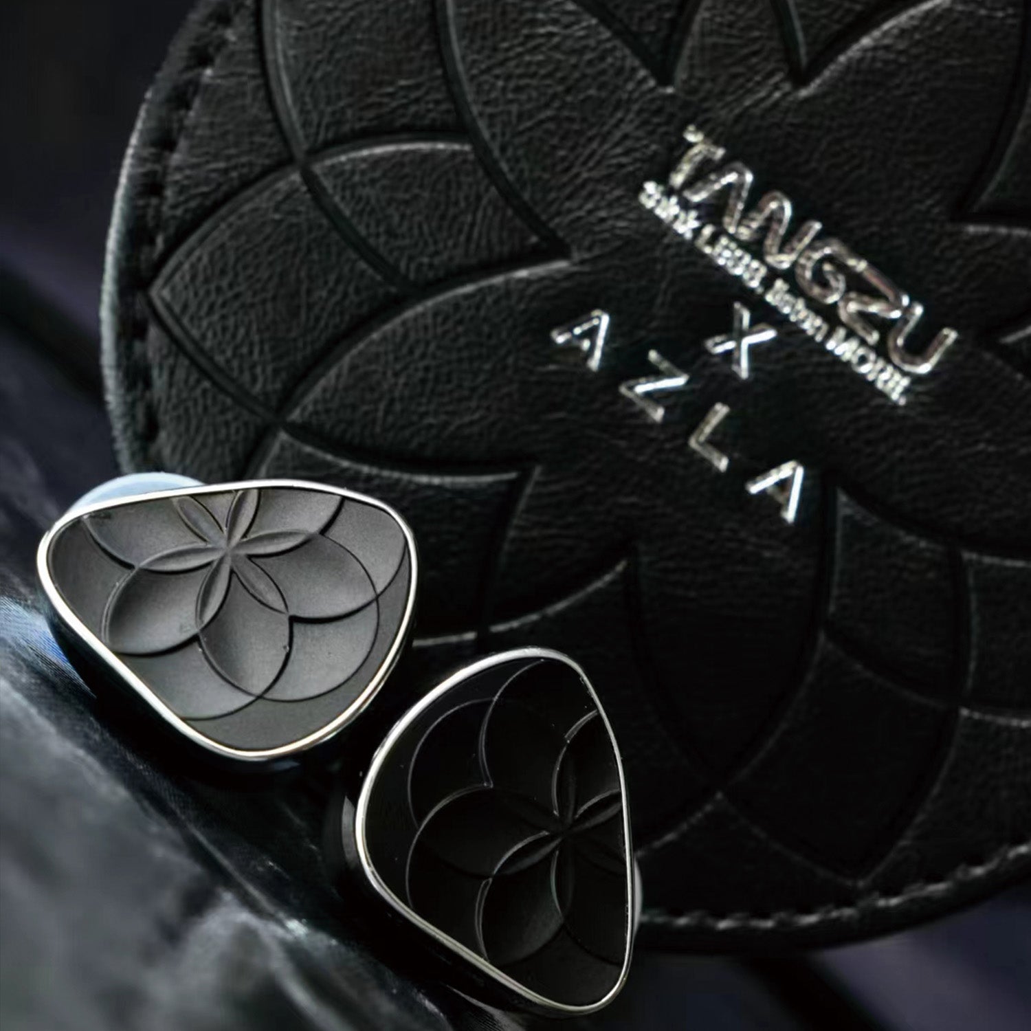 TANGZU X AZLA NOIR BLANC 1 Dynamic Driver 3 Balanced Armature Driver I