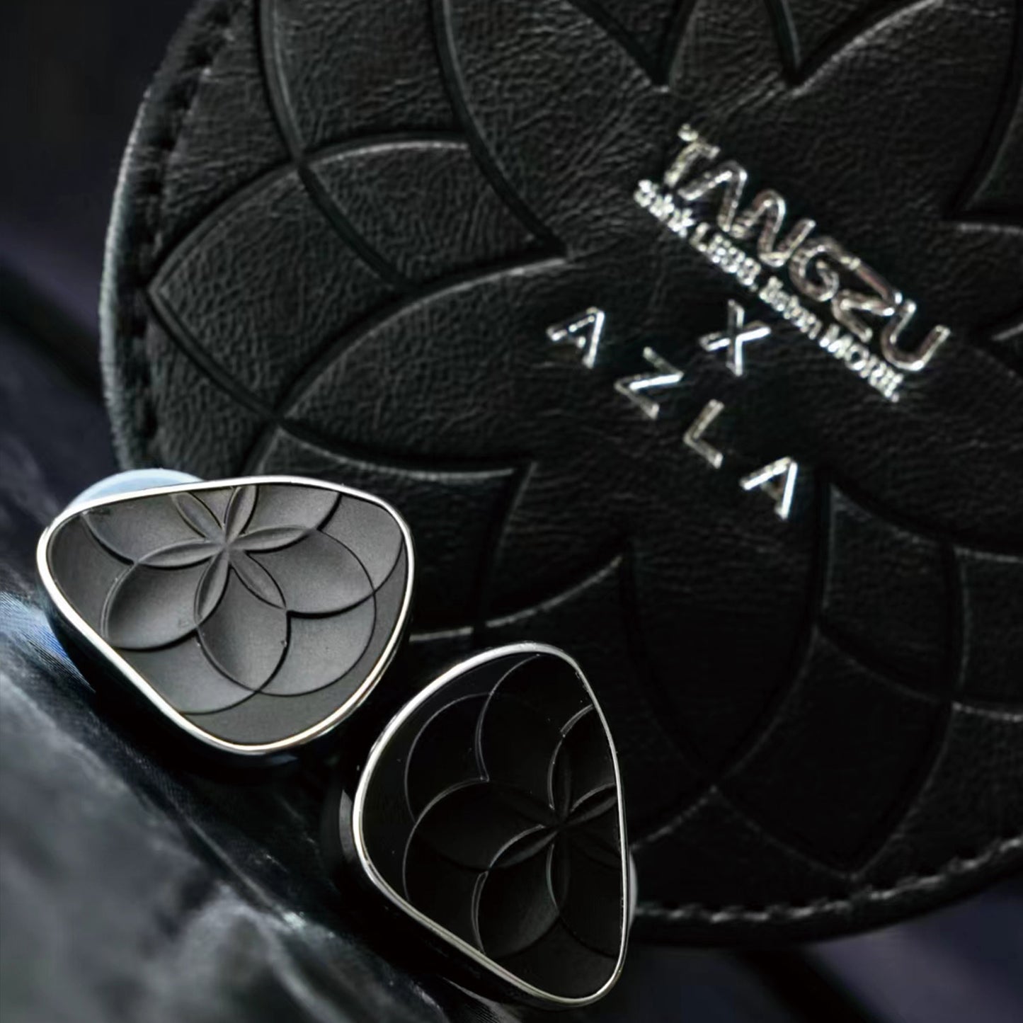 TANGZU X AZLA NOIR BLANC 1 Dynamic Driver 3 Balanced Armature Driver In-Ear Monitor