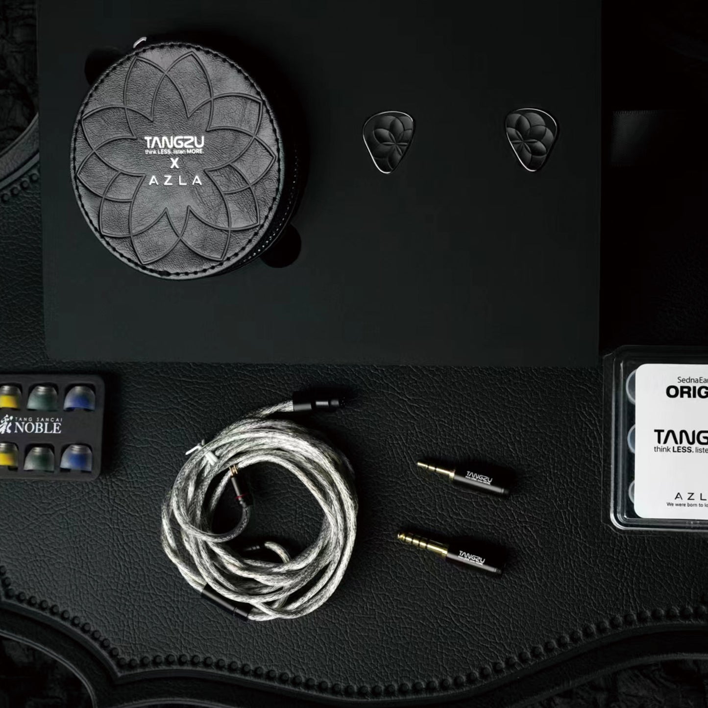 TANGZU X AZLA NOIR BLANC 1 Dynamic Driver 3 Balanced Armature Driver In-Ear Monitor